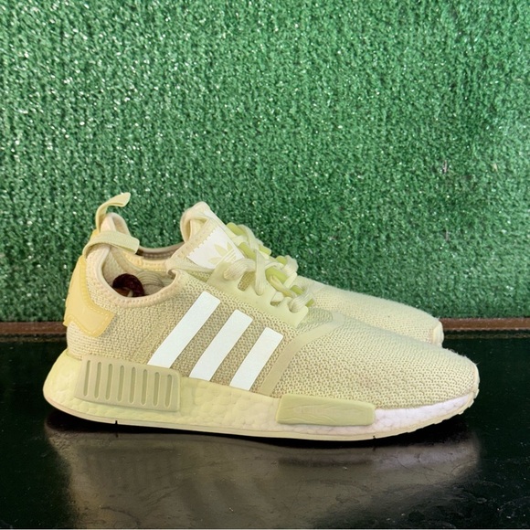 Adidas Nmd_R1 Yellow Tint EF4277 Women’s Size 6.5 - Picture 1 of 6